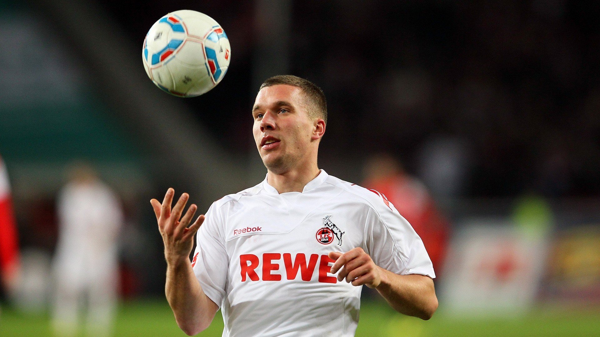 “学校体育设施向社会开放”试点首场夜场赛